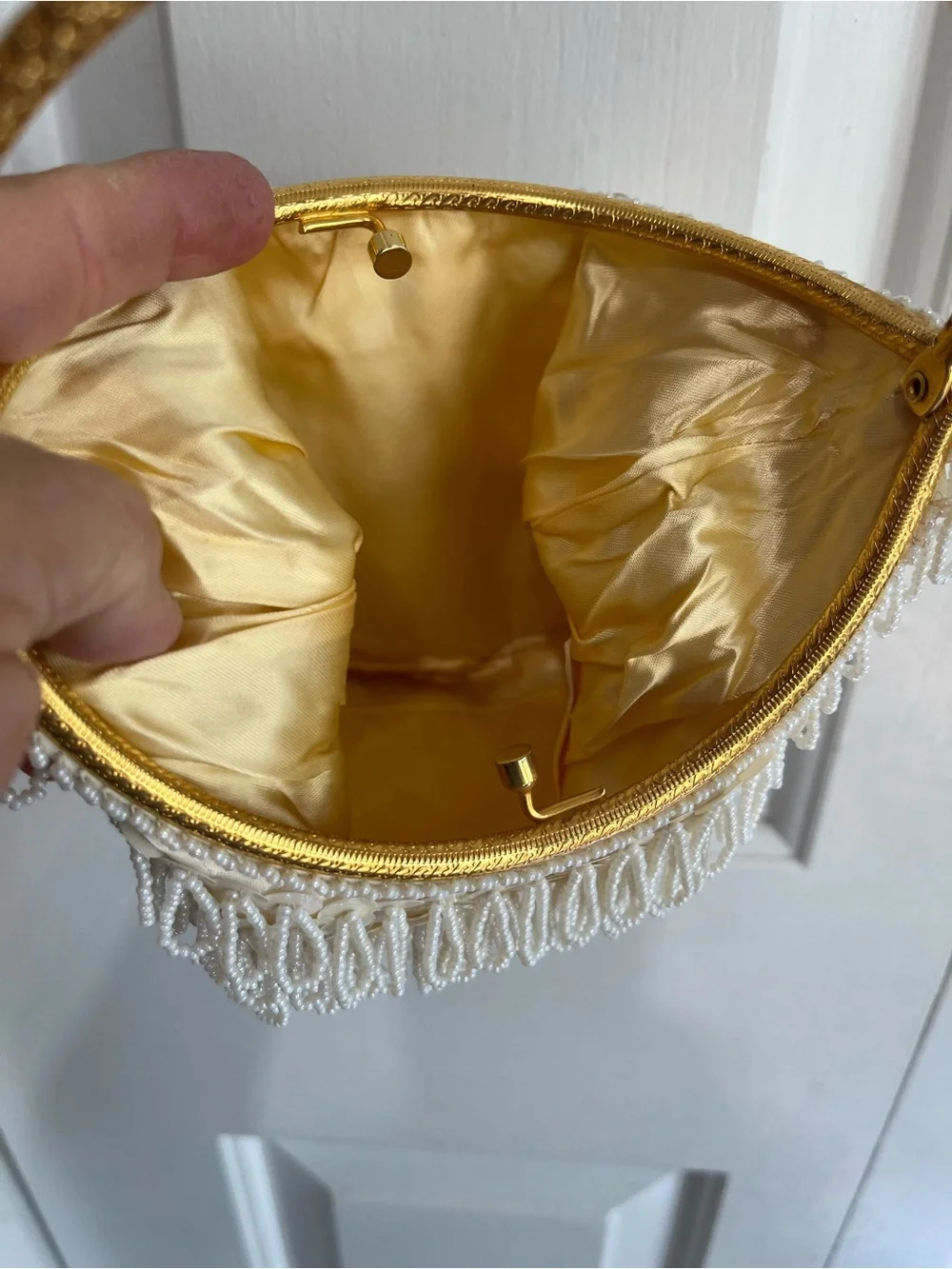 VINTAGE LADIES WHITE BEADED & SEQUENCE EVENING BAG - Picture 6 of 8